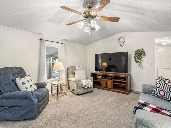 5th image of 320 Poplar Ave