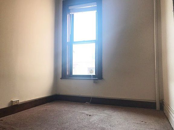 3rd image of 327 Bedford Ave APT 3D