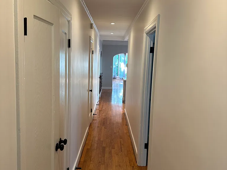 845 N Kilkea Dr — Photo 18