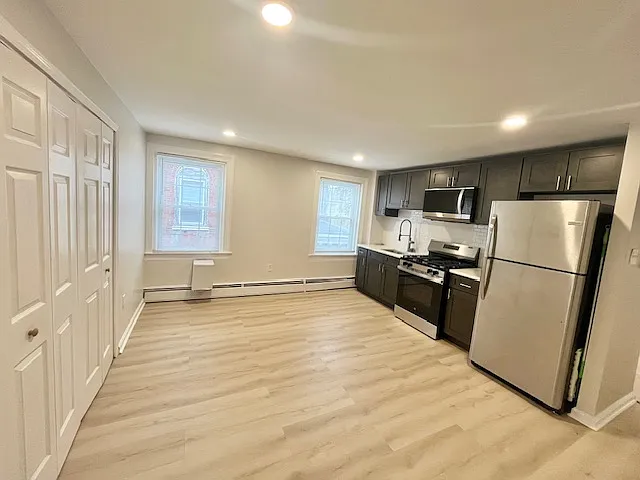 708 N Franklin St #3 — Photo 10