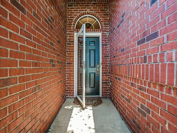 4th image of 1409 Danielle Dr