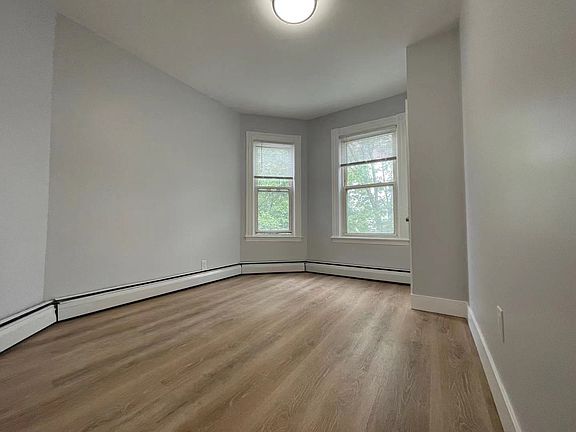 3rd image of 13 Berkshire St