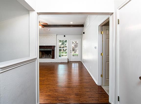 4th image of 1803 N Crest Dr