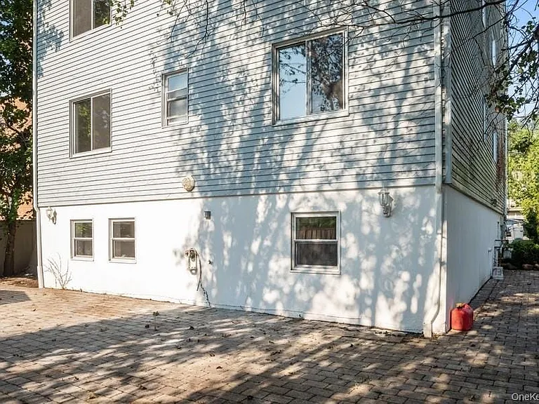 52 Washington St #2 — Photo 12