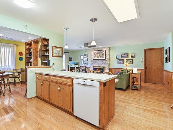 5th image of 18033 Hawaii Ct