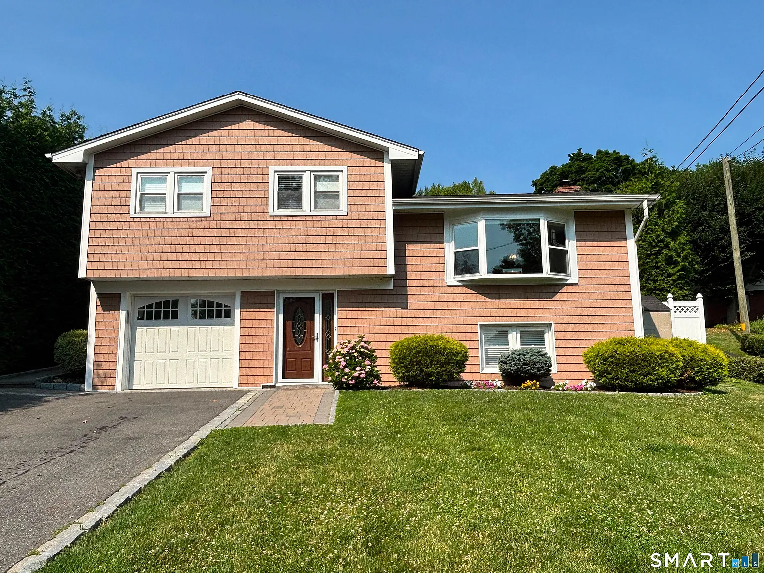 3 bed, 2.0 bath, 1204 sqft, $6,200 — Photo 2