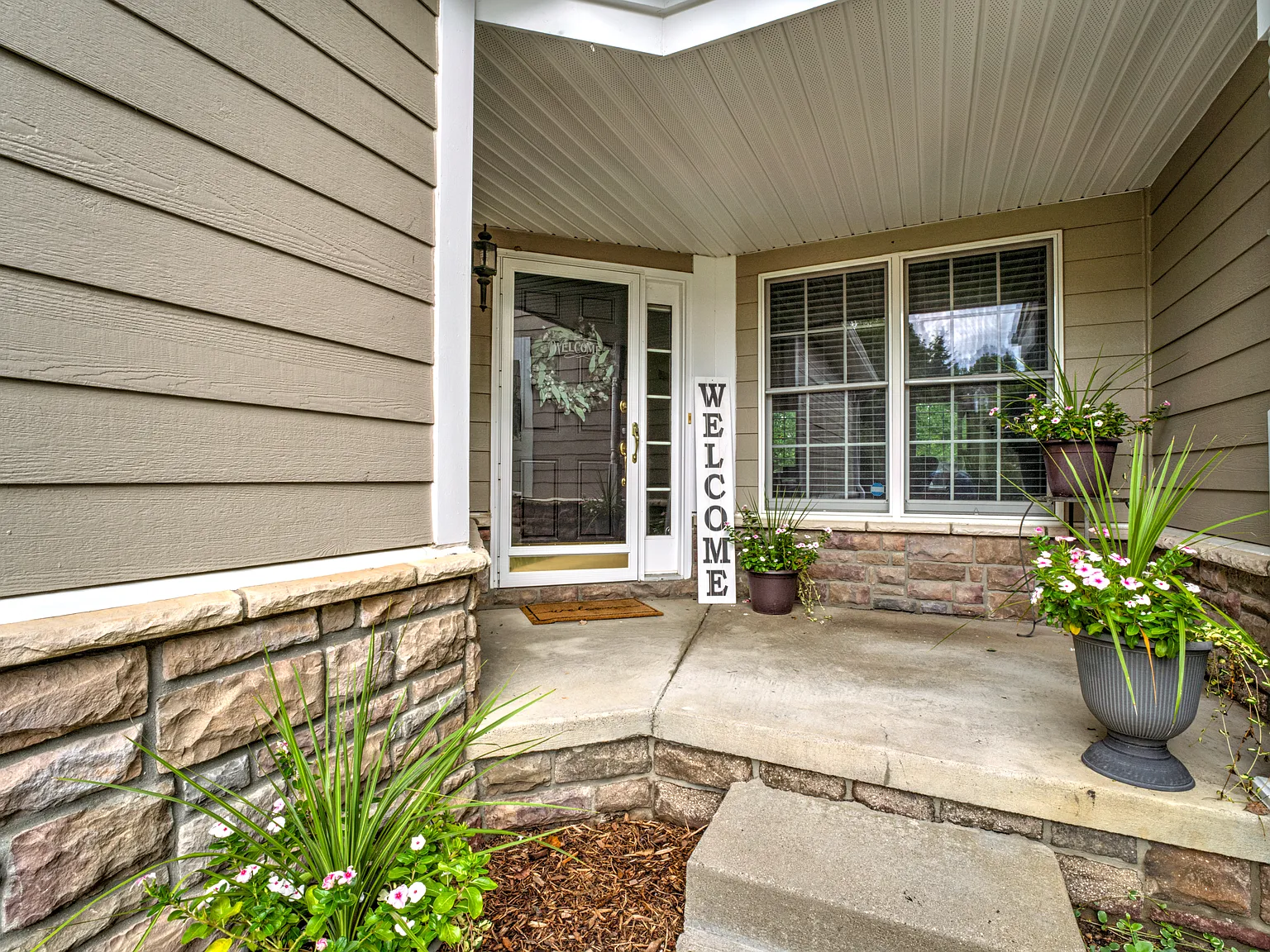 3 bed, 2.5 bath, 2385 sqft, $3,300 — Photo 3
