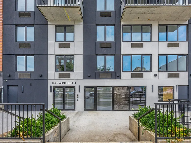 134 Erasmus St #4R — Photo 19