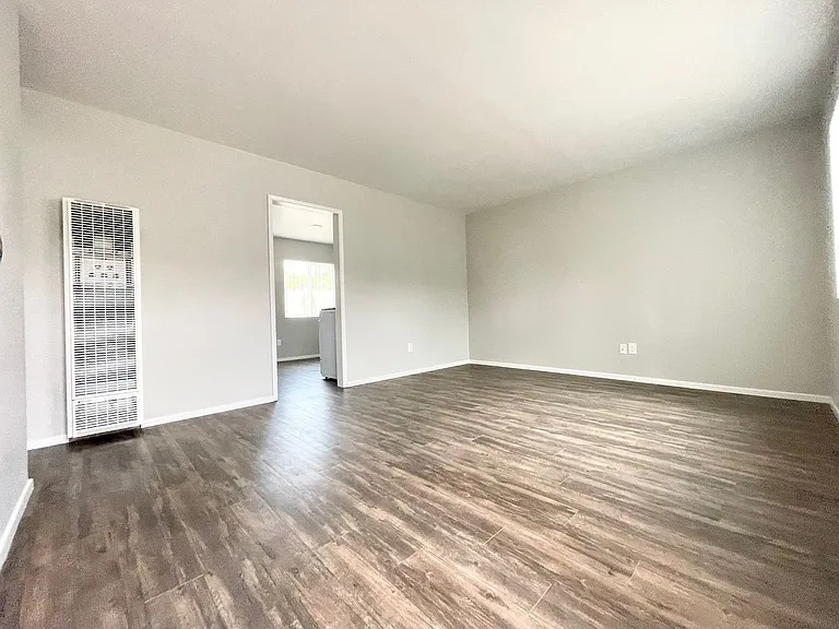 1100-1154 N Mollison Ave — Photo 14
