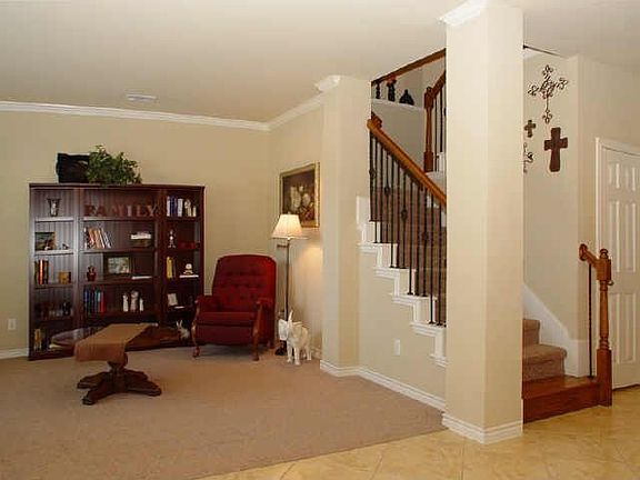 3rd image of 319 Burnett Dr