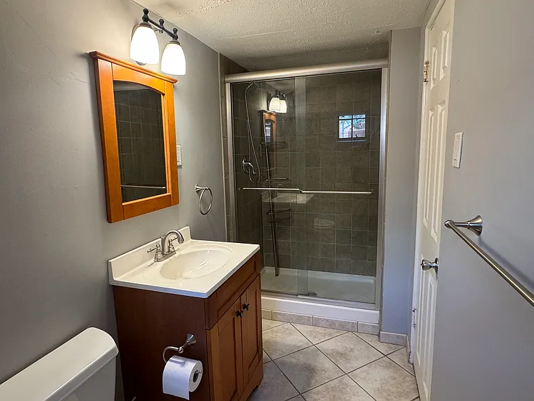 1405 Dexter St — Photo 19