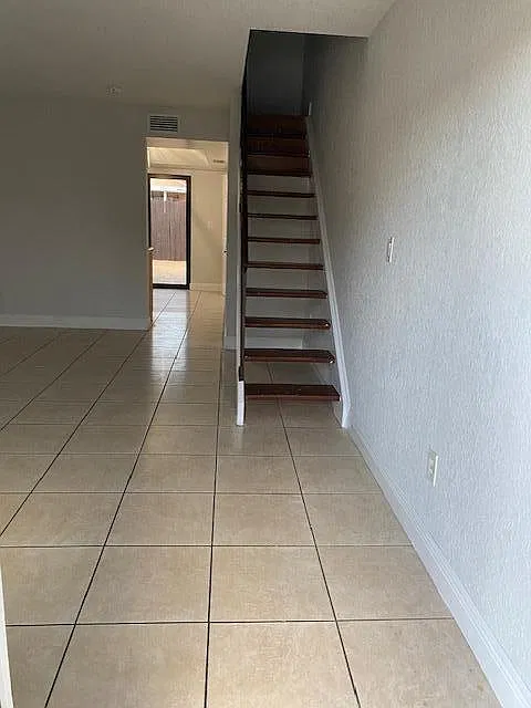 2 bed, 1.5 bath, 818 sqft, $2,450 — Photo 3