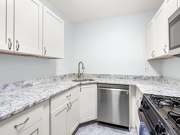 4th image of 80 Newbern Ave #1