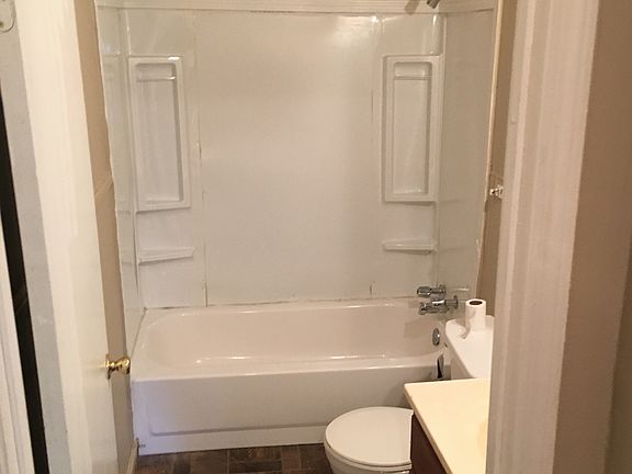 3rd image of 331 S Circle Dr