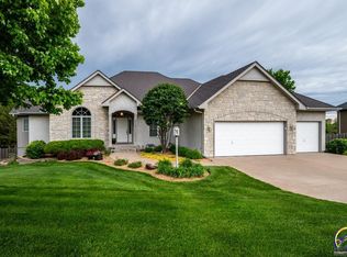 5716 SW 37th Ter, Topeka, KS 66610