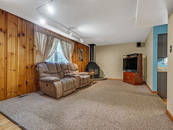3rd image of 10 Feathertree Ct