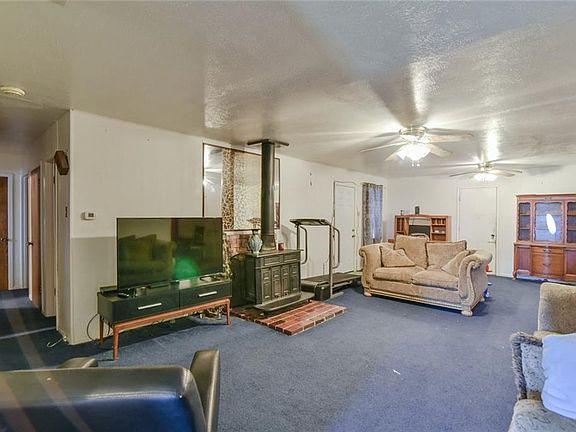 5th image of 925 SE 4th St