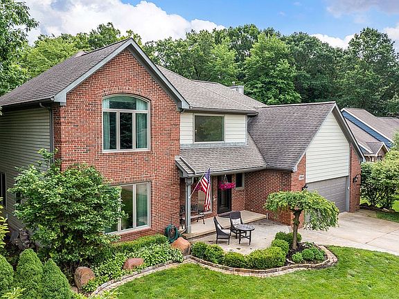 2nd image of 984 Wildbrook Ln