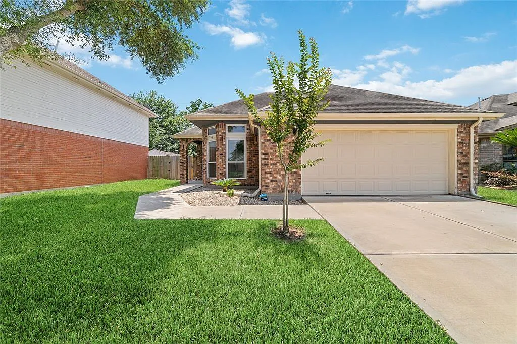 4 bed, 2.0 bath, 1721 sqft, $2,200 — Photo 1