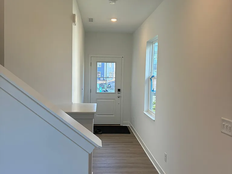 410 Monarch Ln — Photo 14