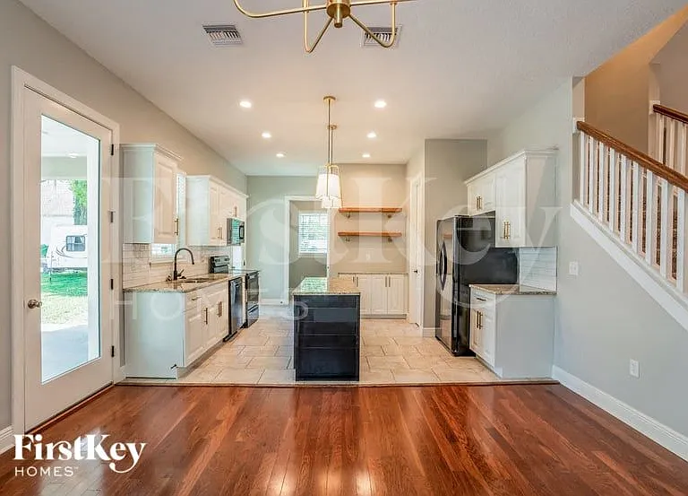 203 Saunders St — Photo 7