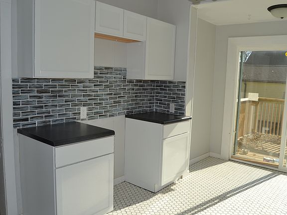 2nd image of 703 E Joliet St