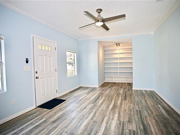 3rd image of 4444 Fairview Ave