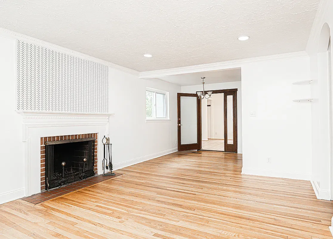 5 bed, 1198 sqft, $3,700 — Photo 3