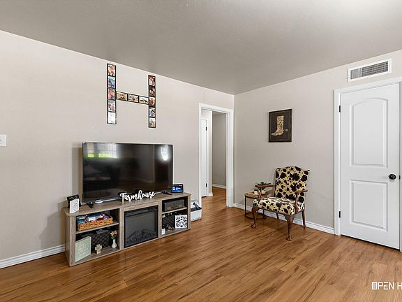 5th image of 4908 Earl St