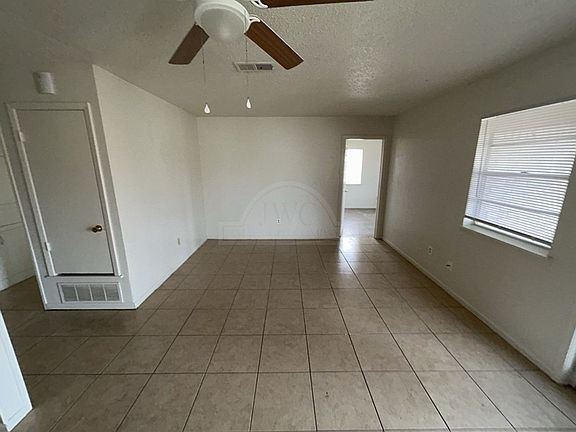 4th image of 714 Joe Morse Dr