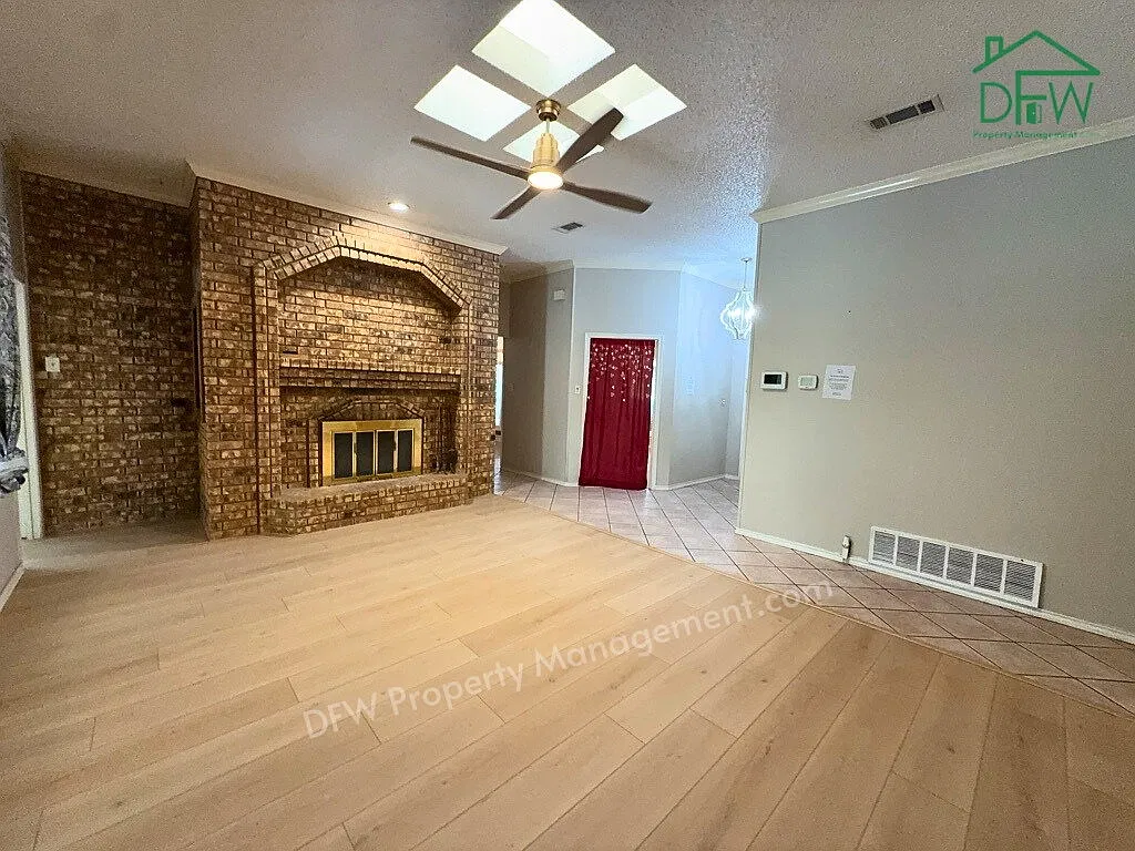 3 bed, 2.5 bath, 2568 sqft, $2,895 — Photo 2