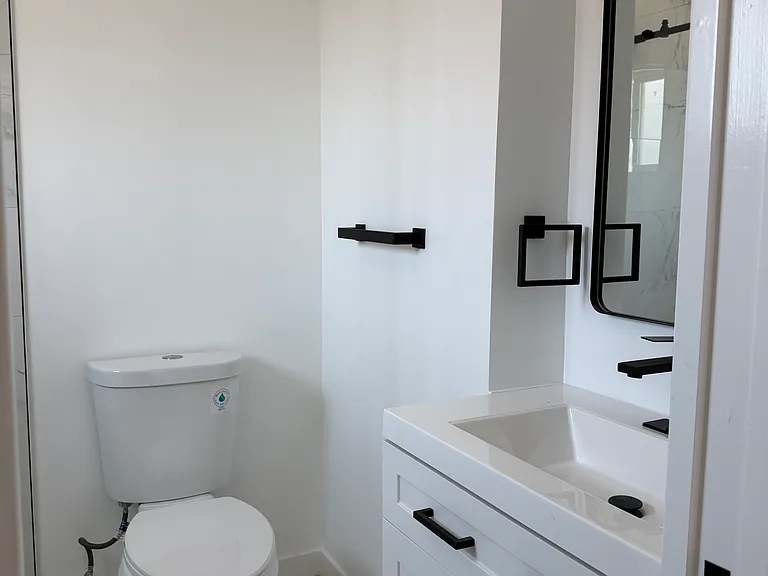 4304 Laurel St — Photo 3