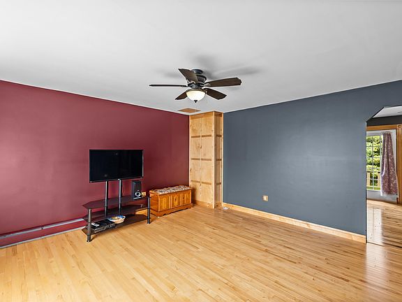 5th image of 1366 Pownal Rd