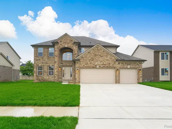 53913 Andrew Dr, Chesterfield, MI 48051