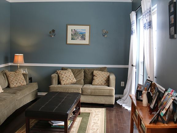 Elegant and Sunny Living Room