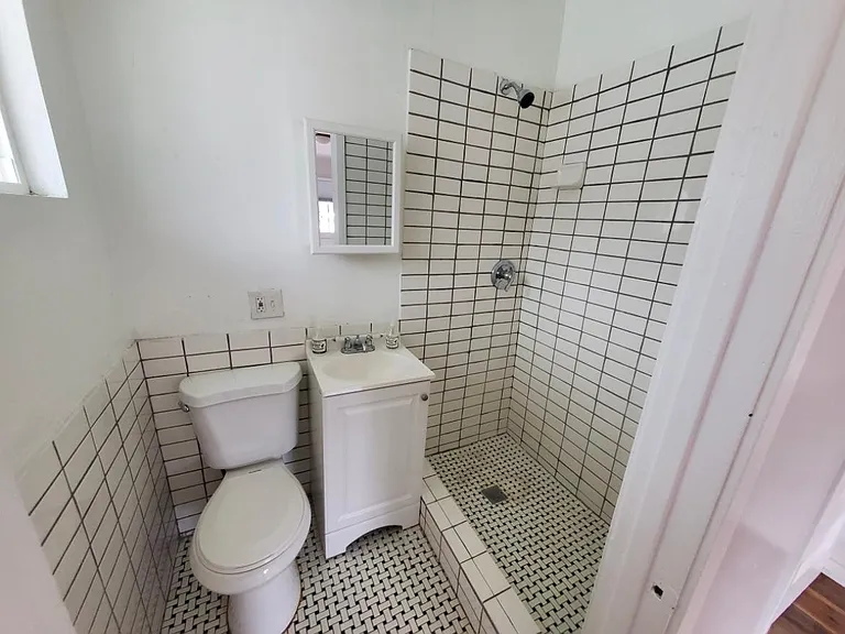 722 E State St #3 — Photo 10