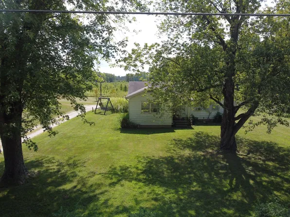 2883 E Springhill Dr, Terre Haute, IN 47802