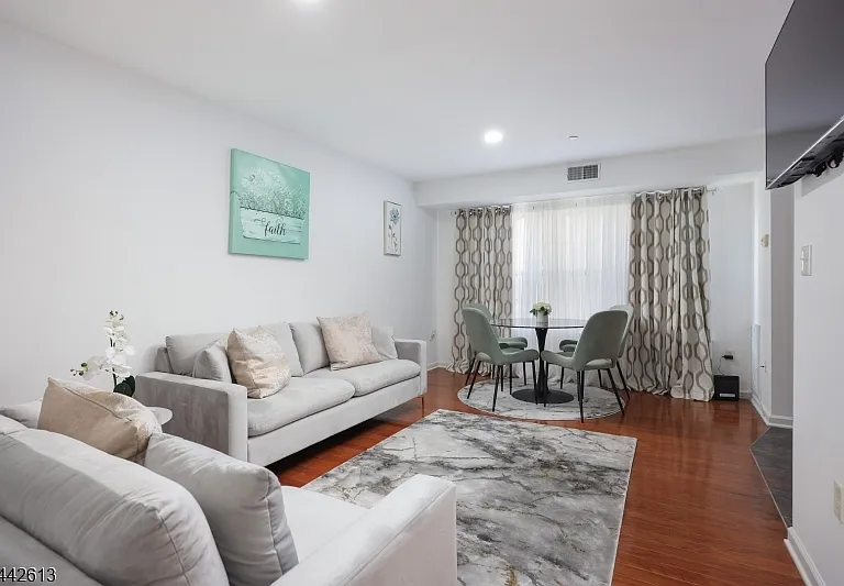 1130 Fairmount Ave #104 — Photo 3