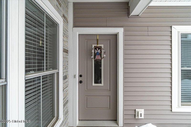 3rd image of 27 Wardley Circle