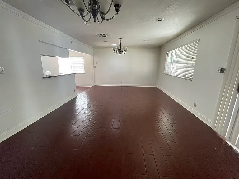 11919 Cheshire St — Photo 1
