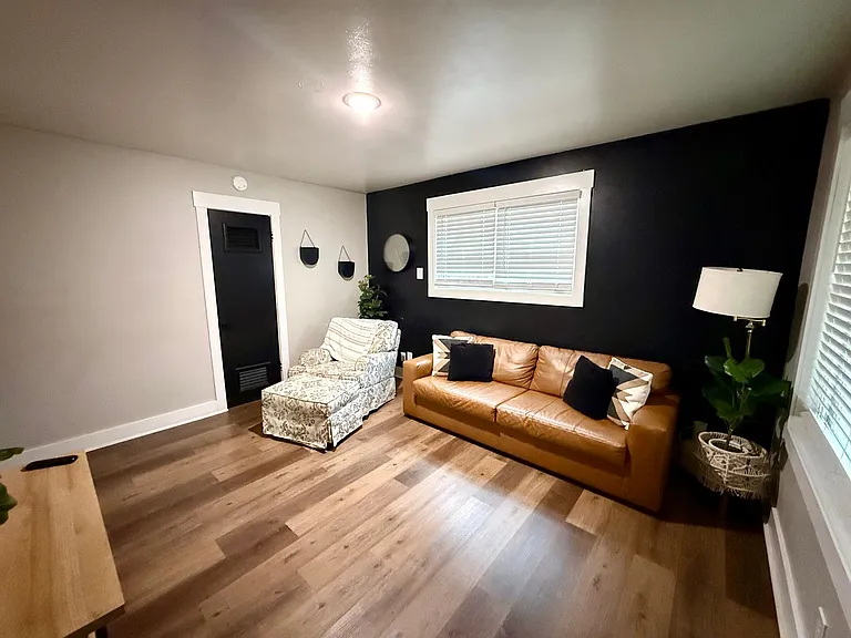 1824 Rosemond Ave — Photo 3