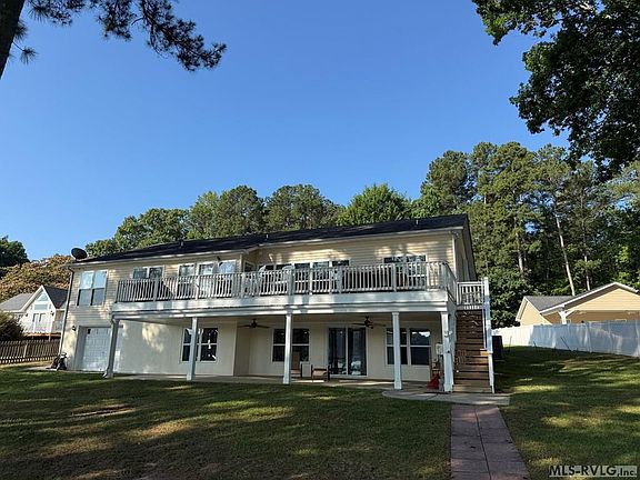 3rd image of 220 Watermans Dr