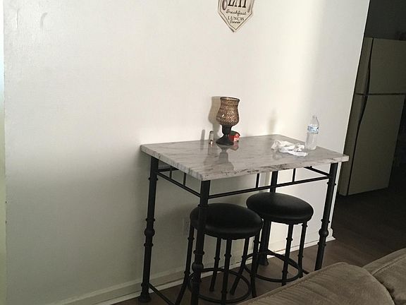 3rd image of 105 E 21st St #105