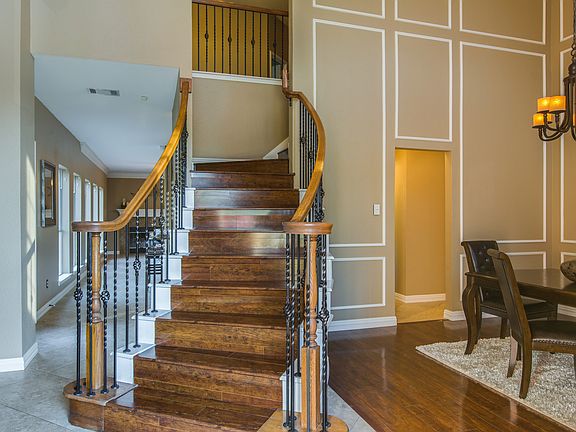 5th image of 2716 Deering Ct