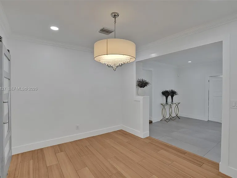 213 NE 43rd St — Photo 21