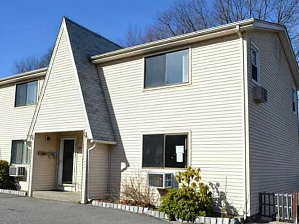 1569 Douglas Ave #4, North Providence, RI 02904