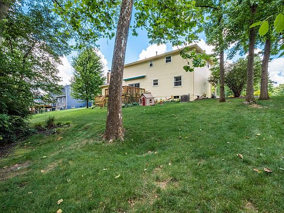 2nd image of 13894 Stonehenge Cir NW