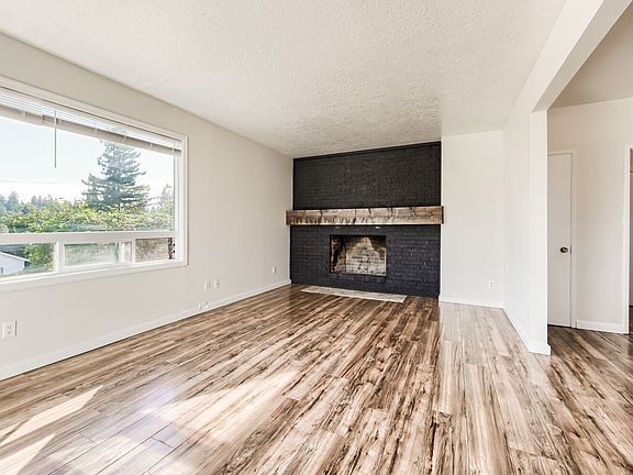 3rd image of 920 Jefferson St #920