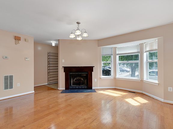 4th image of 66 Falmouth Ct
