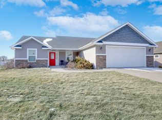 1125 Oakwood Dr, Pella, IA 50219